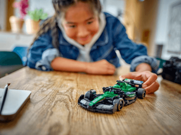 LEGO Aston Martin Aramco F1® AMR24 sacīkšu auto 77245